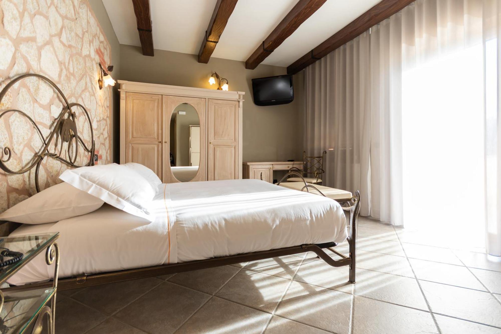 Hotel Don Luis Castel Di Sangro Dış mekan fotoğraf